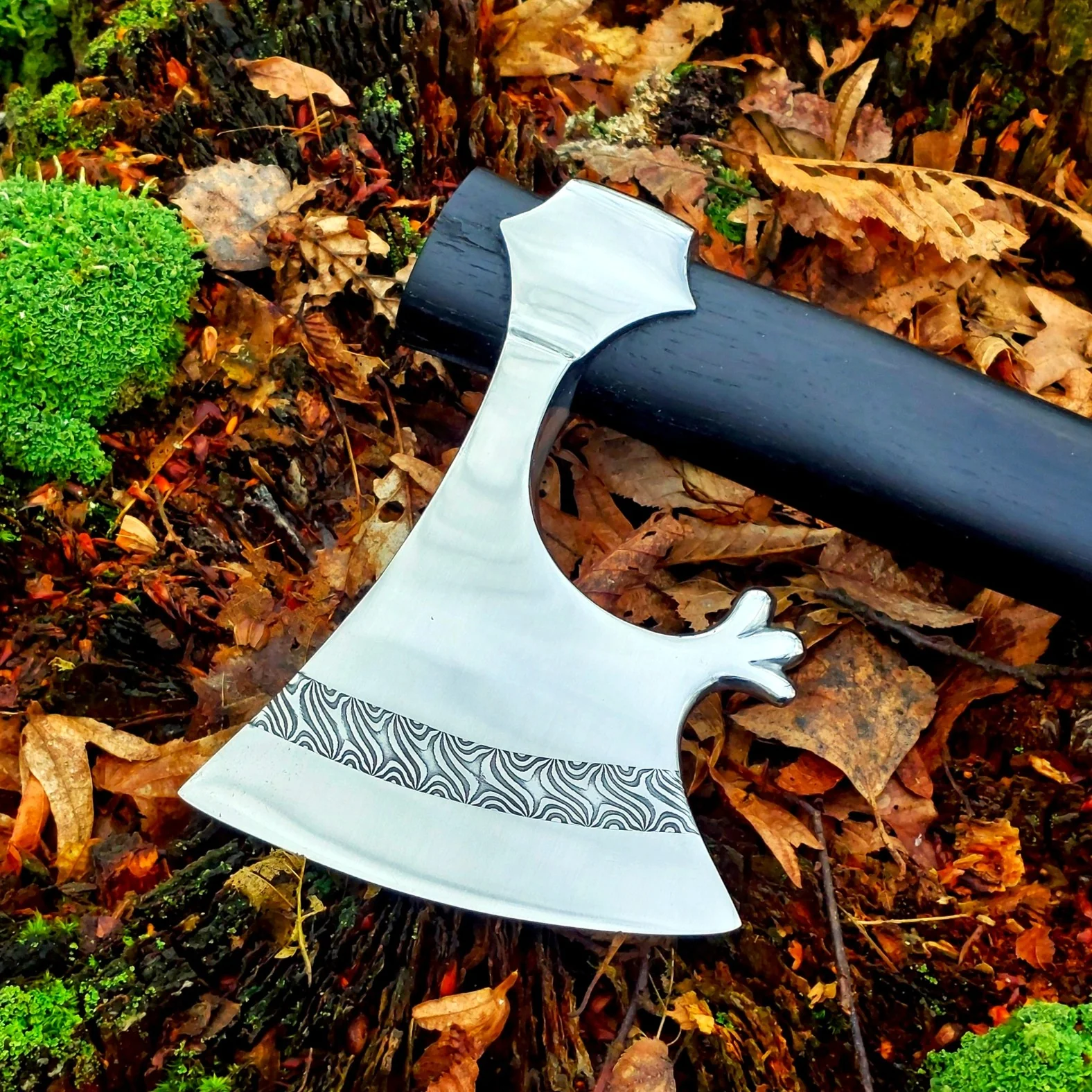 Premium Pattern-Welded Axe, Runhällen