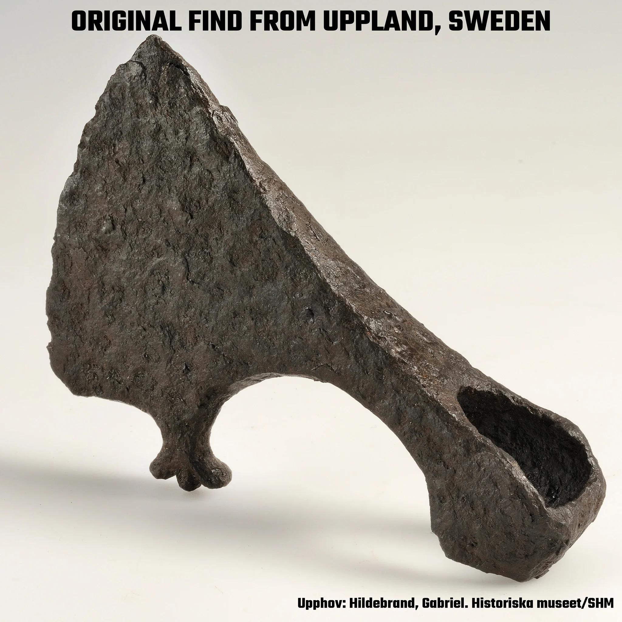 Premium Pattern-Welded Axe, Runhällen - Image 7